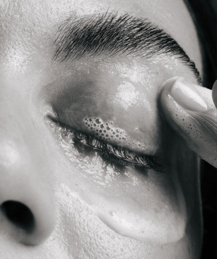 The Aelo Eyelid Cleanser